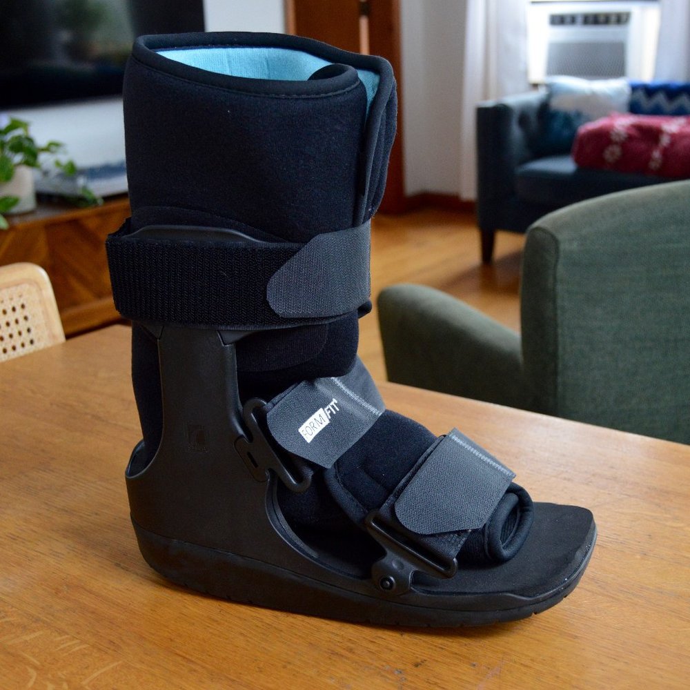 Nearly New Ossur Form Fit Air Walker Boot Size M